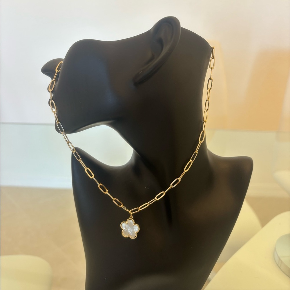 Gold Chain Necklace with Mother of Pearl Pendant - Picture 4 of 4